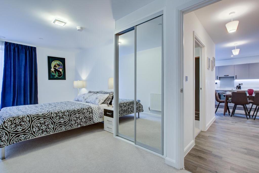 Luxury 2 Bed Flat In A New Block In East Acton Apartment Лондон Екстериор снимка