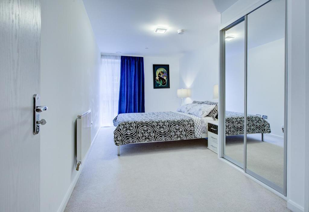 Luxury 2 Bed Flat In A New Block In East Acton Apartment Лондон Екстериор снимка