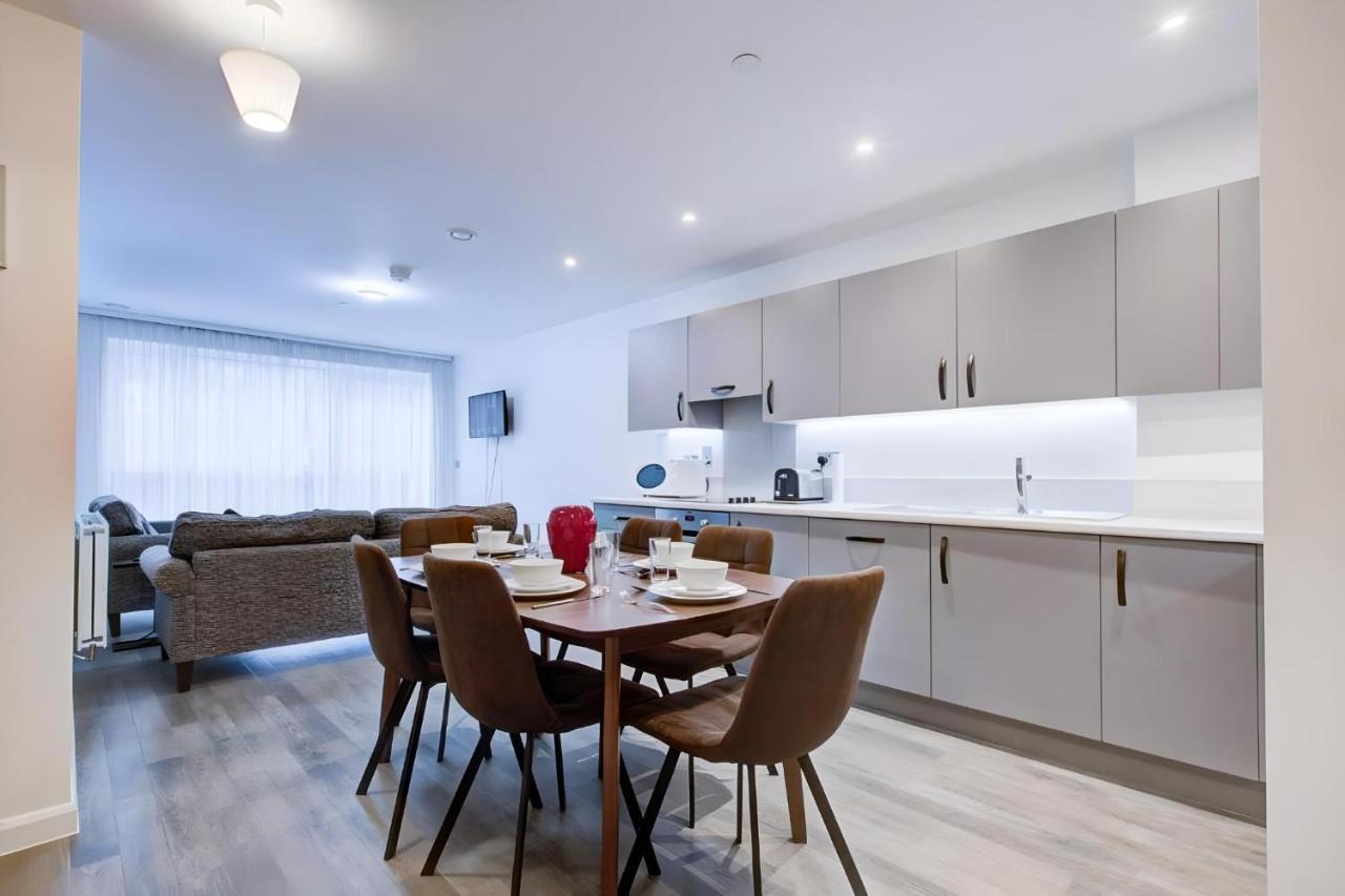 Luxury 2 Bed Flat In A New Block In East Acton Apartment Лондон Екстериор снимка